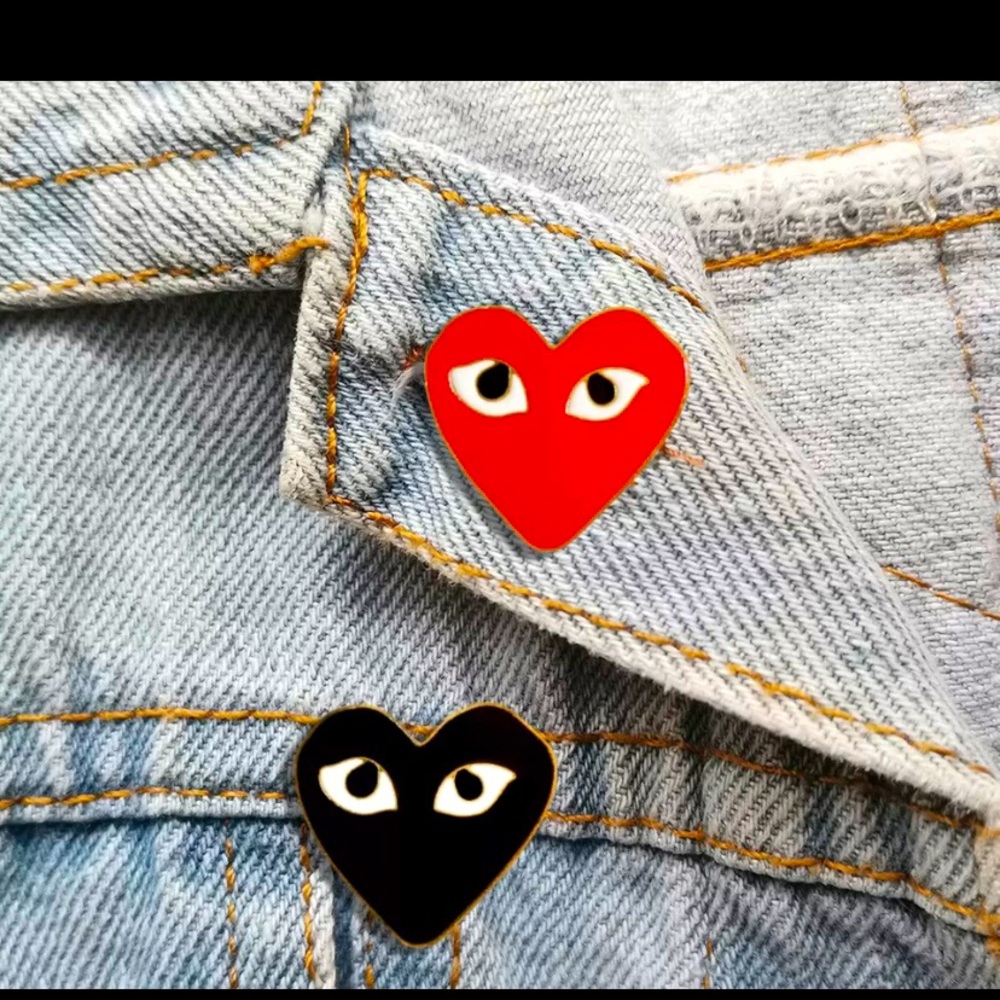 AMI Paris pins
